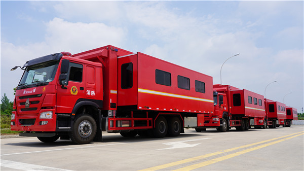 重汽后双桥宿营车（24人）