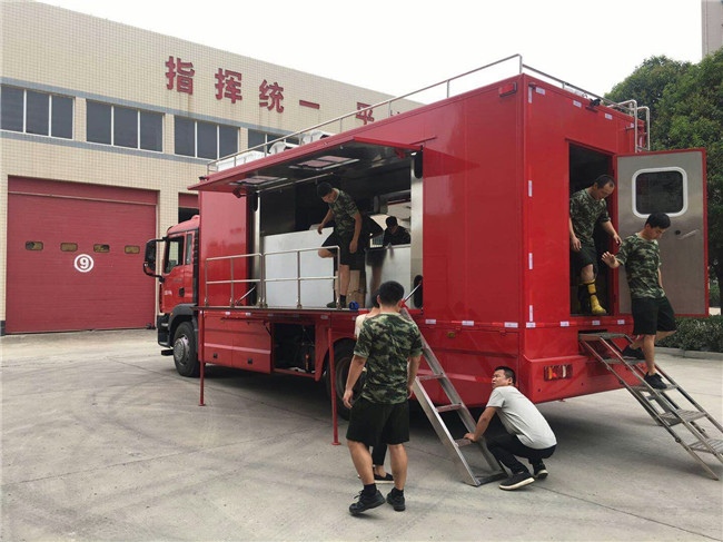 汕德卡餐饮车
