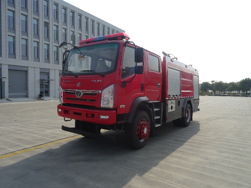 三环四驱泡沫消防车