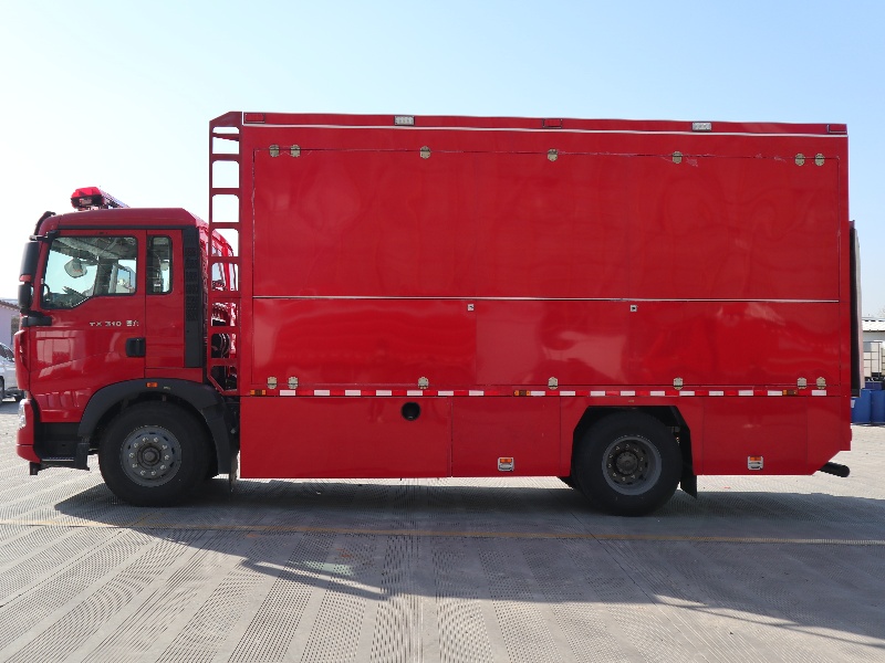 豪沃器材消防车